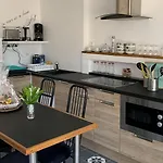 Les Du Chaix